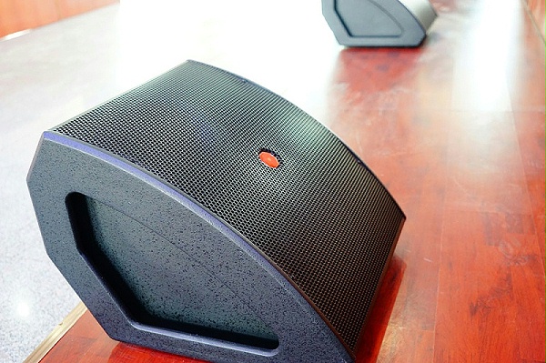 舞臺音響系統(tǒng)中返聽音箱的用途及注意事項