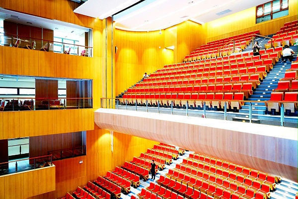 中國勞動關(guān)系學(xué)院多功能廳使用PRS舞臺音響