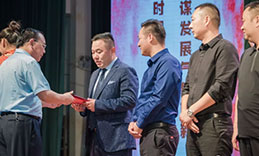 卓邦董事長張新峰應(yīng)邀出席漯河職業(yè)技術(shù)學(xué)院辦學(xué)20周年校慶大會