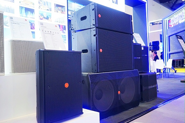 34展會日熱度不減 亮點(diǎn)紛呈 34展會日熱度不減 亮點(diǎn)紛呈