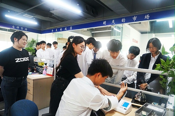 校企合作 走進(jìn)職場(chǎng) 協(xié)同育人丨歡迎北京市經(jīng)貿(mào)技術(shù)學(xué)校師生來(lái)北京高校職場(chǎng)體驗(yàn)基地——ZOBO卓邦參觀學(xué)習(xí)
