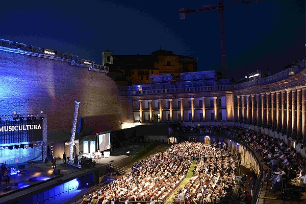 演唱會(huì)擴(kuò)聲系統(tǒng)解決方案