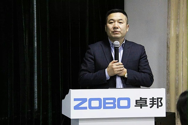 董事長(zhǎng)張新峰做總結(jié)與2018年展望