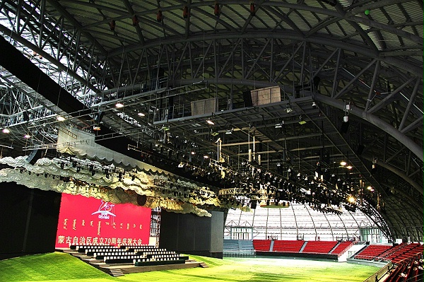 第三十一屆金雞百花獎頒獎典禮在內蒙古亮馬圈場館舉行