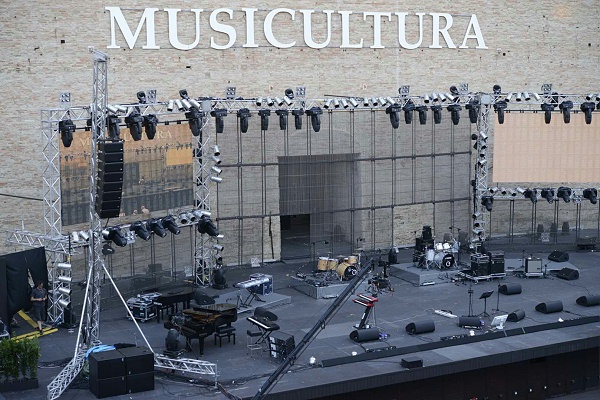 流動(dòng)演出音響9