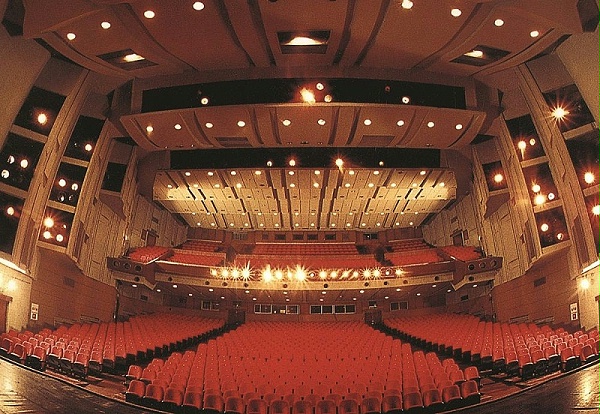 音響設(shè)備在舞臺(tái)表演中的作用和重要性