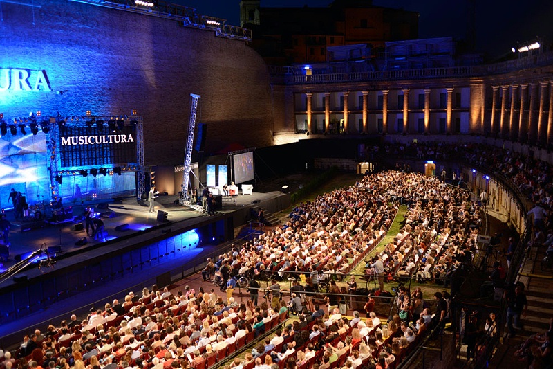 舞臺音響設備的調(diào)試對策及技術分析