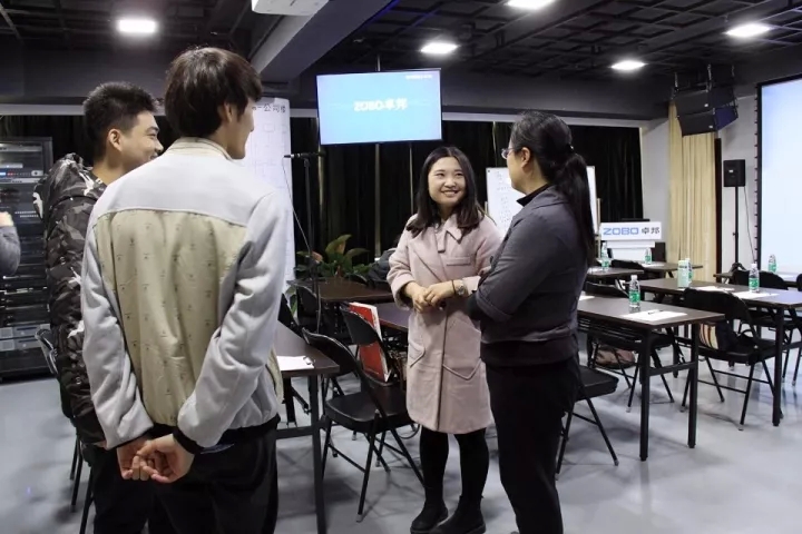 與技術(shù)人員互動(dòng)