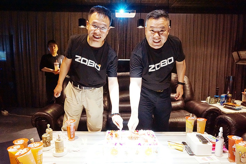 ZOBO卓邦黨支部組織“七一”黨員集體政治生日會(huì)暨共同慶祝香港回歸25周年 ZOBO卓邦黨支部組織“七一”黨員集體政治生日會(huì)暨共同慶祝香港回歸25周年