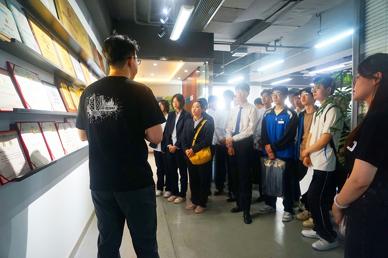 6校企合作 走進(jìn)職場(chǎng) 協(xié)同育人丨歡迎北京市經(jīng)貿(mào)技術(shù)學(xué)校師生來(lái)ZOBO卓邦參觀學(xué)習(xí)