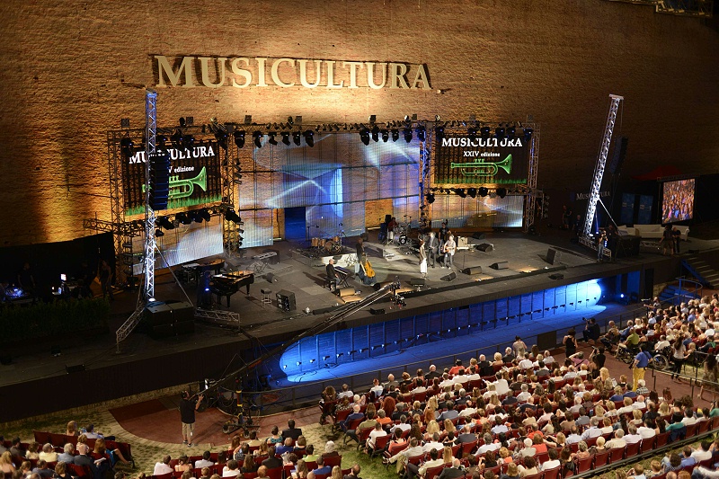 演唱會(huì)擴(kuò)聲系統(tǒng)解決方案