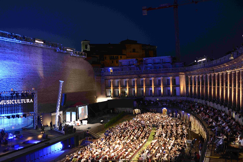 演唱會(huì)擴(kuò)聲系統(tǒng)解決方案