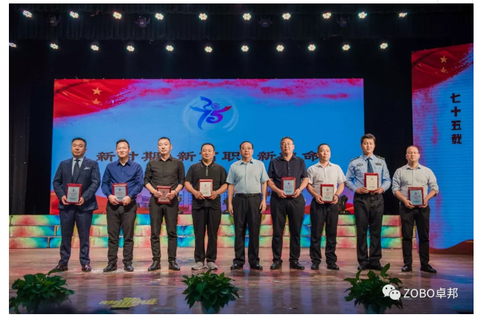 卓邦董事長張新峰應邀出席漯河職業(yè)技術(shù)學院辦學20周年校慶大會