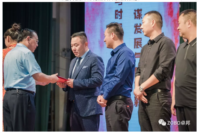 卓邦董事長張新峰應邀出席漯河職業(yè)技術(shù)學院辦學20周年校慶大會 卓邦董事長張新峰應邀出席漯河職業(yè)技術(shù)學院辦學20周年校慶大會