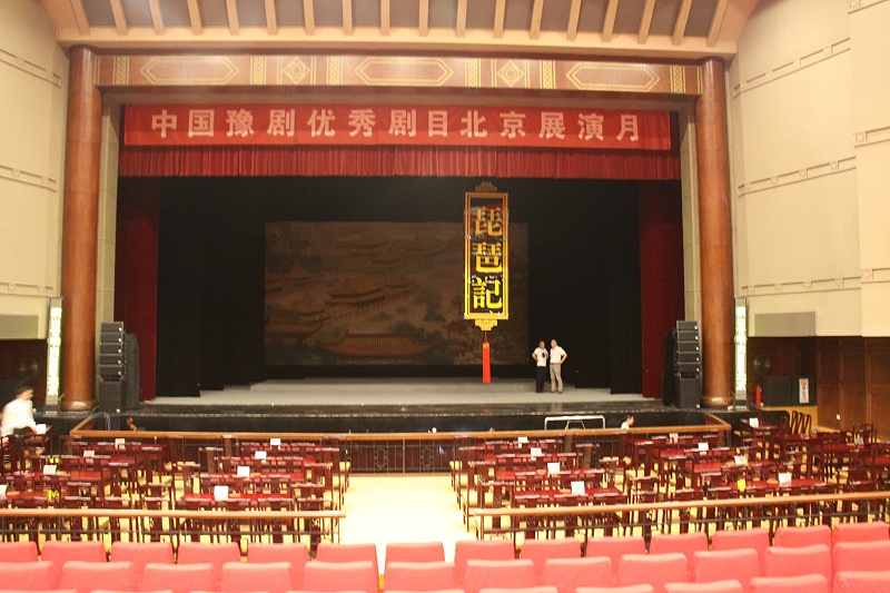 京劇舞臺演出中舞臺音響設計的特性和作用