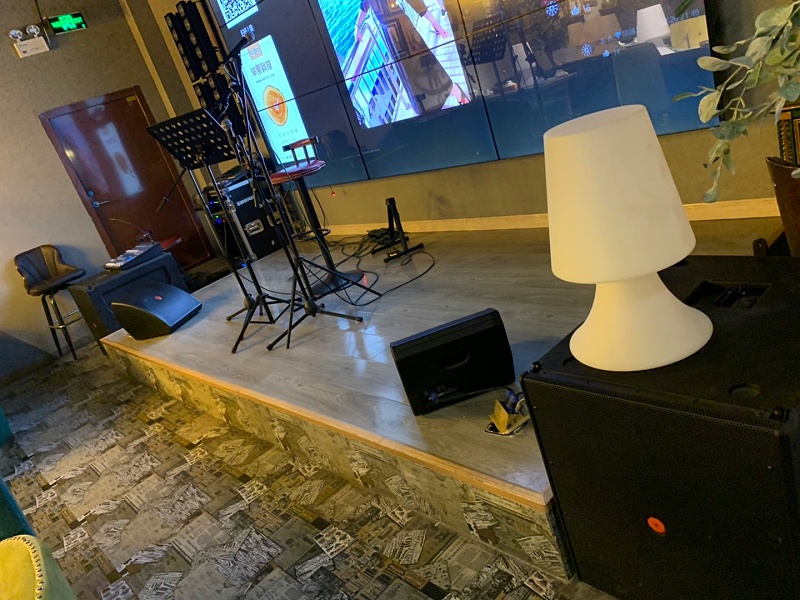 酒吧的音響設(shè)備應(yīng)該怎么選擇