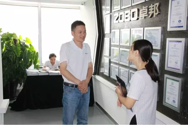 培訓伙伴對卓邦新品比較滿意，與業(yè)務經(jīng)理溝通