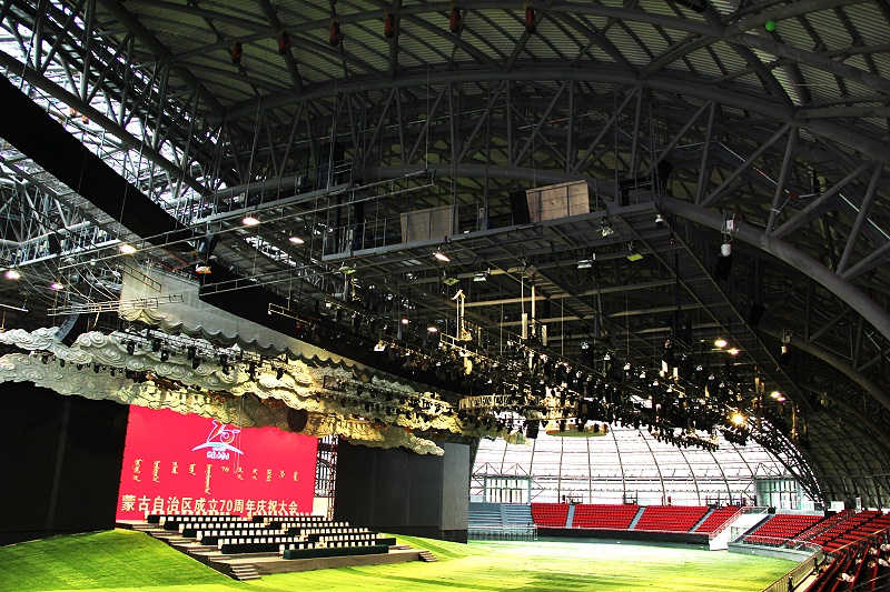 第三十一屆金雞百花獎頒獎典禮在內(nèi)蒙古亮馬圈場館舉行