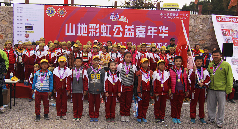 以愛之名，貼地疾行